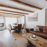 Molly By We Rent Chalet