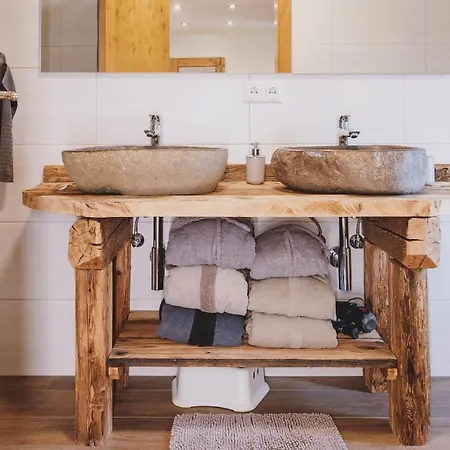 Molly By We Rent * Τσελ αμ Ζέε